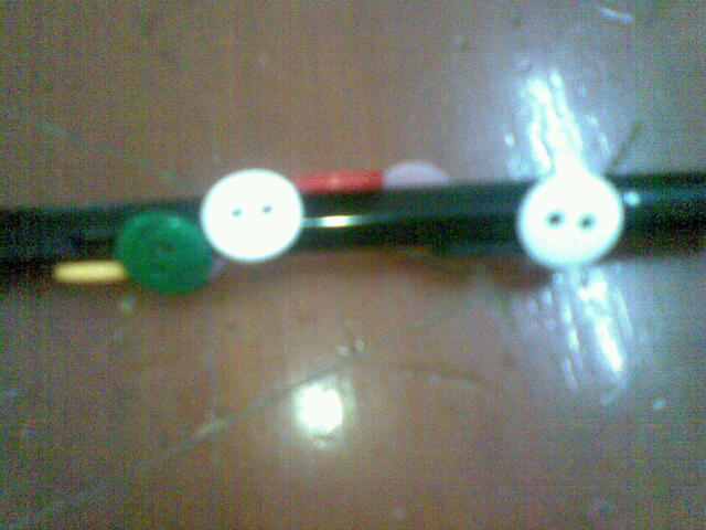 BALLPOINT INJIL IDE KAK ARIANI, DENGAN MENEMPEL KANCING DENGAN MENGGUNAKAN ALTEKO DI BALLPOINT...KINI MEREKA SIAP MENGINJIL DI SEKOLAH. 