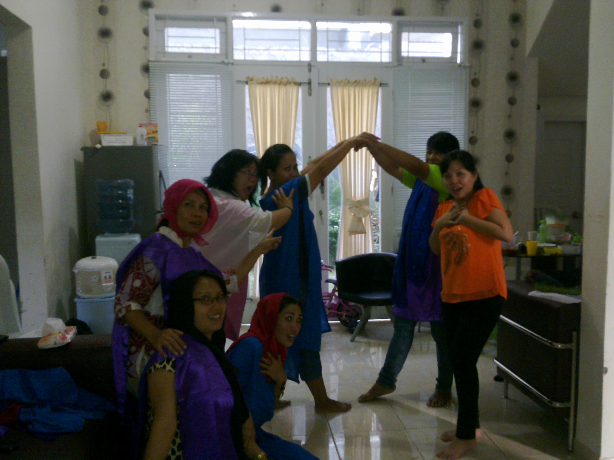 Suasana latihan Endless Love di rumah kami di Kendari