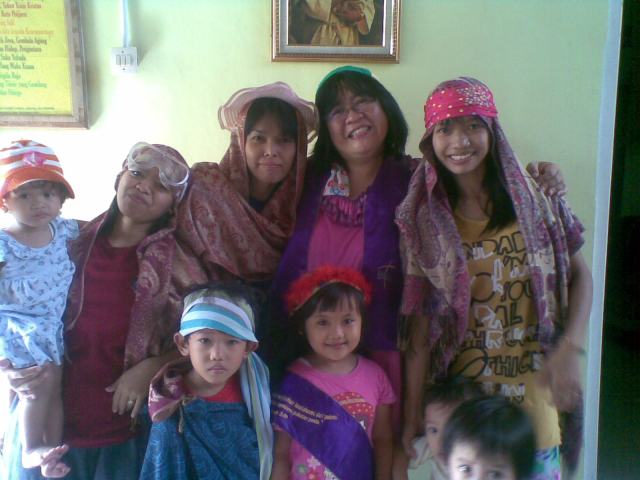 BERPOSE BERSAMA ANAK-ANAK VICTORY KIDS