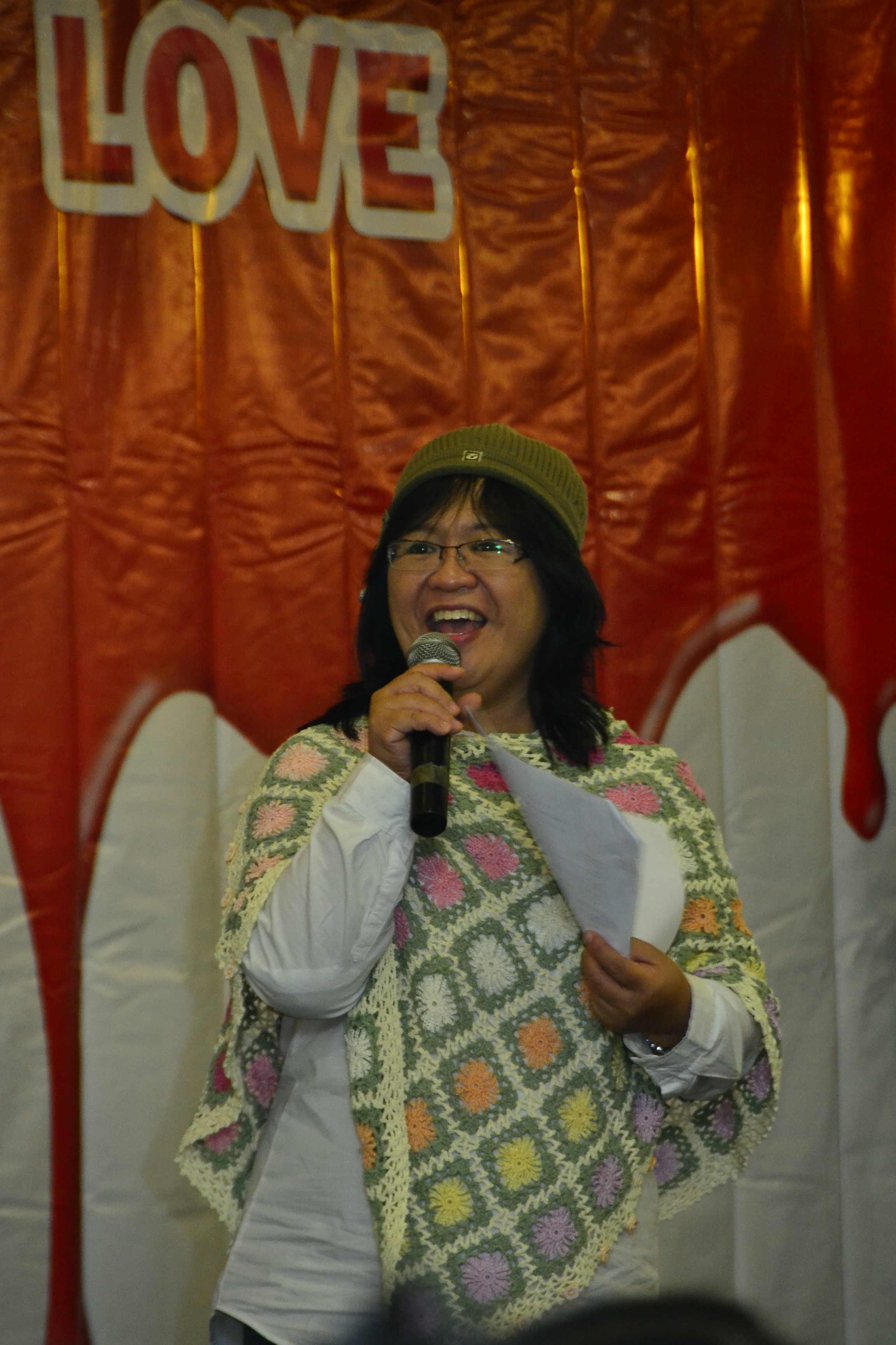 sedang memandu acara di Kudus