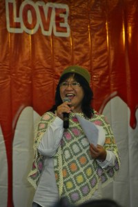 sedang memandu acara di Kudus