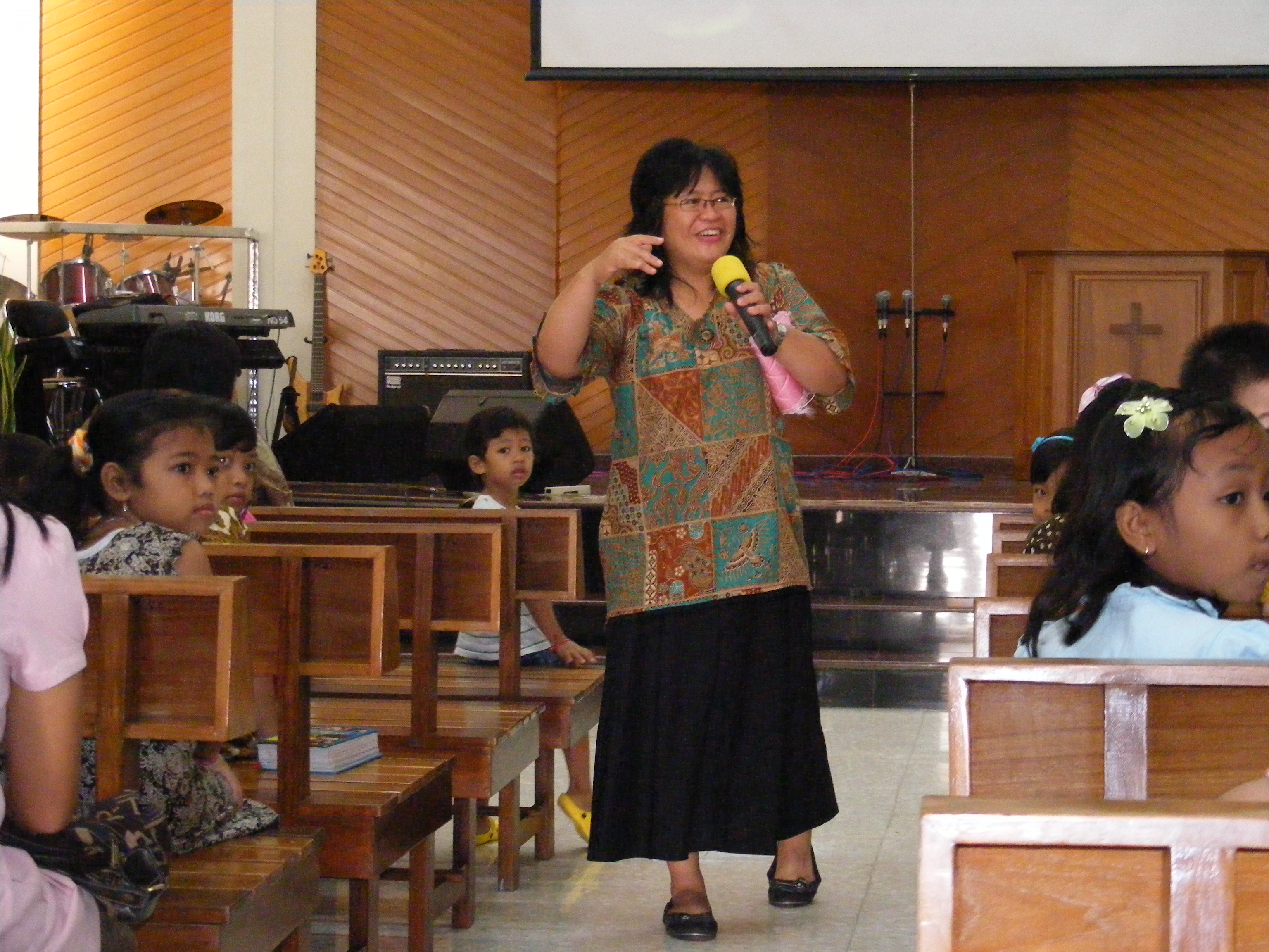 Sedang mengajar KAA di GUPDI Madiun