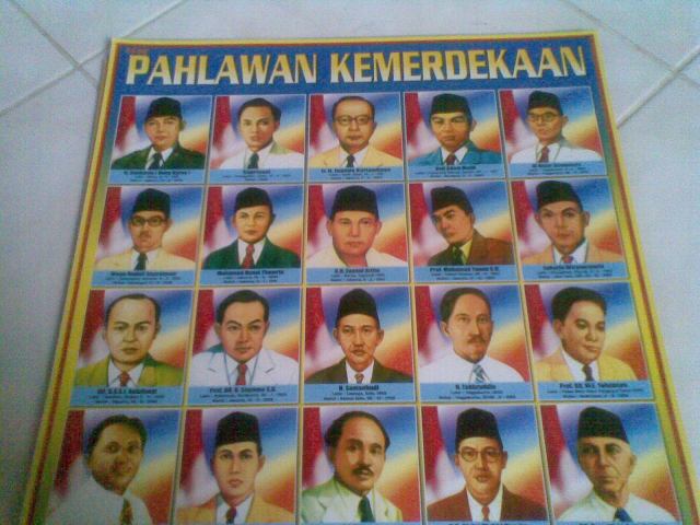 Contoh poster pahlawan