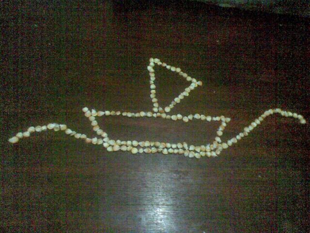 Perahu dengan ombak besar