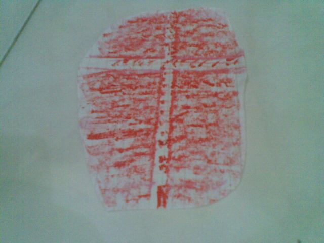 Dibuat dengan goresan titik-titik yang kemudian ditimpa goresan memanjang dengan warna lain. Dibuat dengan goresan titik-titik yang kemudian ditimpa goresan memanjang dengan warna lain.