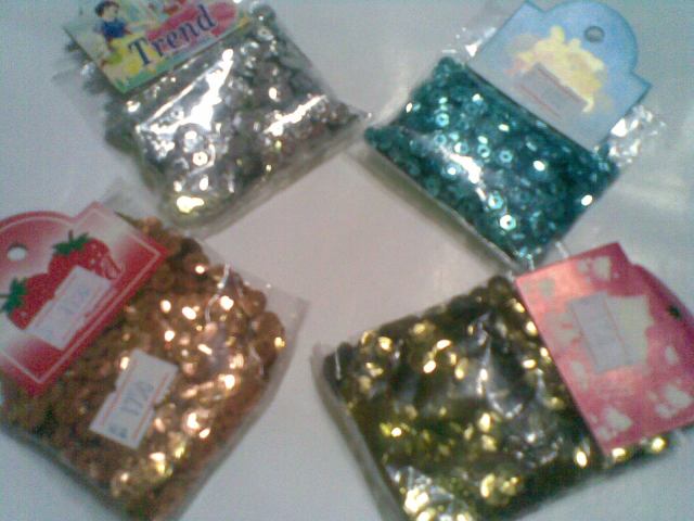 JIKA ANDA TIDAK MEMILIKI MATERI DI RUMAH ANDA, ANDA BISA BELI MANIK-MANIK DI TOKO KANCING.