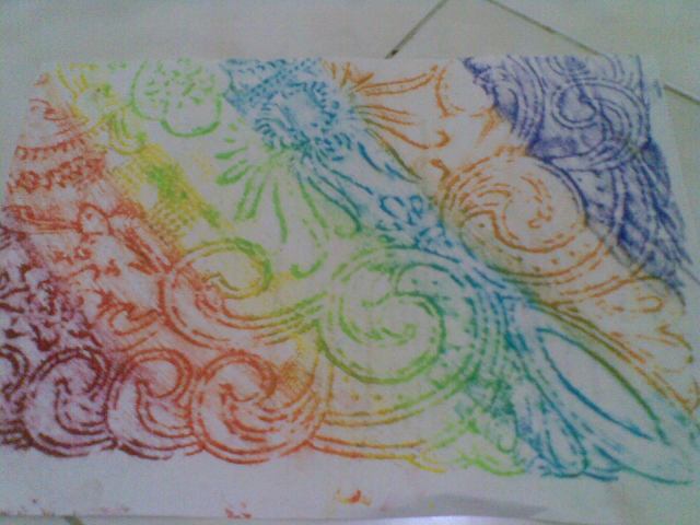 contoh kertas batik yang digores dengan multi warna