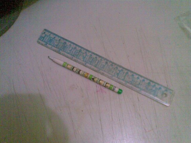 siapkan penggaris dan pensil