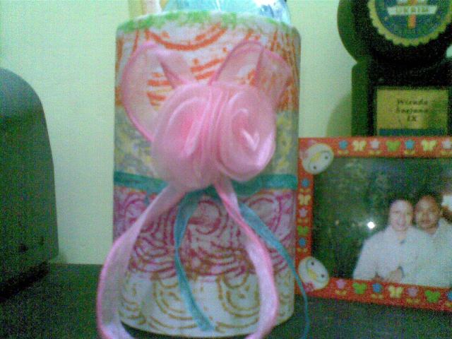 duh duh duh...cantiknya.....anak-anak pun bisa ikut membuat prakarya mudah ini. 