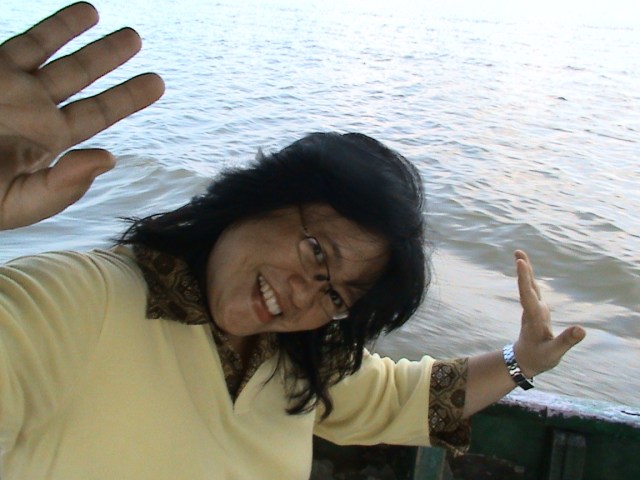 'Puji Tuhan...kakak sudah bebas dari dosa kepahitan...' (ayo kakak-kakak harus jadi teladan dulu baru cerita ini). 