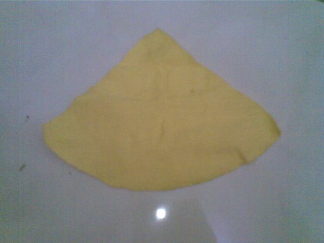 Pakai wadah makanan plastik bentuk seperempat lingkaran untk pola