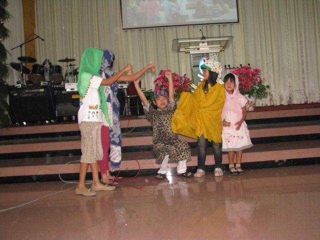 Daud setia bangun pagi untuk menuruti perintah ayahnya