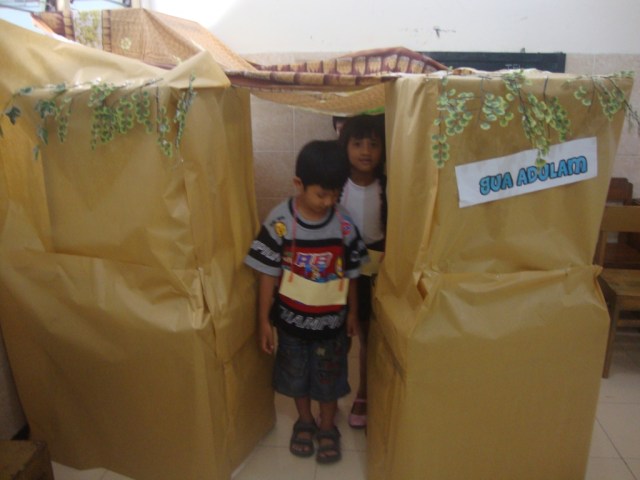 Anak Sembunyi di Gua Adulam, Karya Kak Deasy Malino dan kawan-kawan