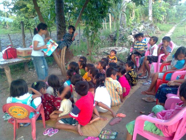 TELAN HABIS SEMUA MAKANAN FIRMAN YANG DISAJIKAN DI MEJA-NYA