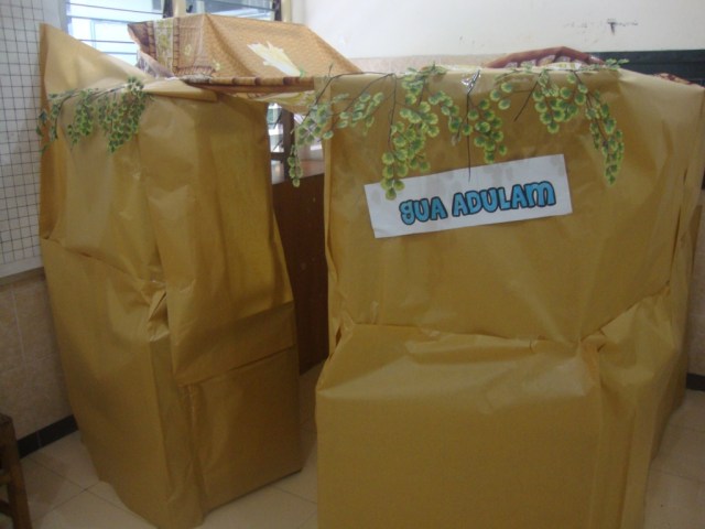 Gua Adulam dari konstruksi Meja + Sprei