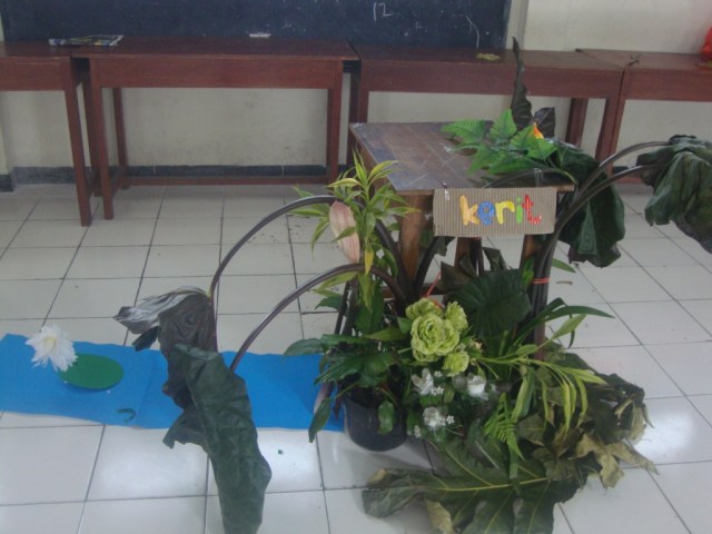 Sungai Kerit, PERHATIKAN ADA AIR BUATAN DARI KARTON BIRU....!! SANGAT KREATIF...THANKS UNTUK KAKAK-KAKAK YANG MAU REPOT.