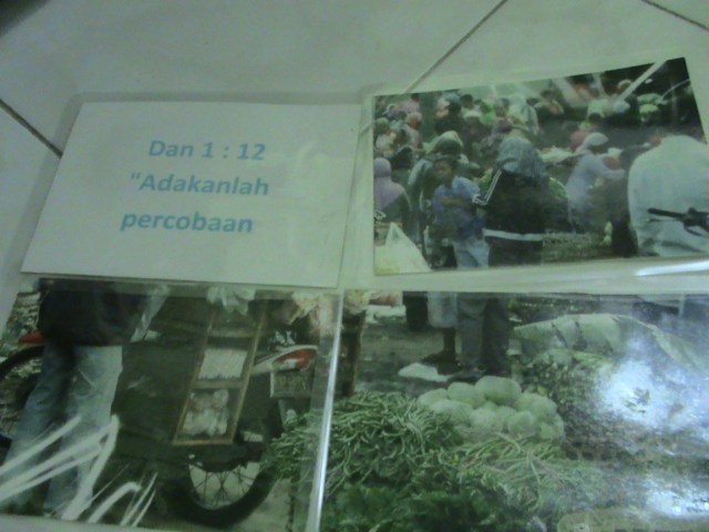 9. PRINTBALIK GAMBAR DENGAN POSISI KIRI ATAS BERISI ALAMAT AYAT DAN FRASE PERTAMA