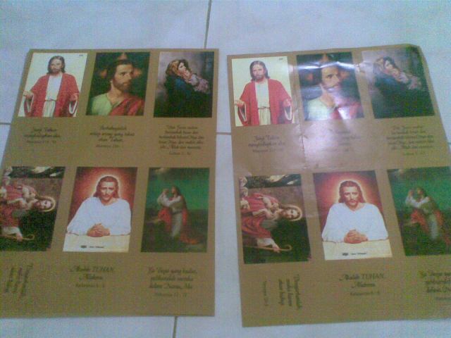 Beli kartu sobek yg sama dua lembar, banyak tersedia di toko buku kristen. 