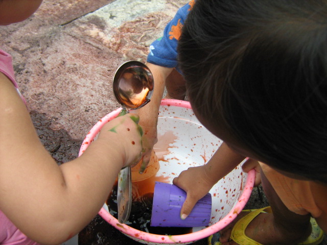 BERLATIH MOTORIK HALUS, DENGAN MENGGUNAKAN GAYUNG, GELAS, DLL