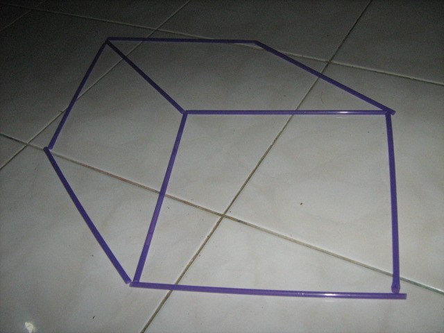 BARANG-BARANG DIBUANG KE LAUT UNTUK MERINGANKAN KAPAL