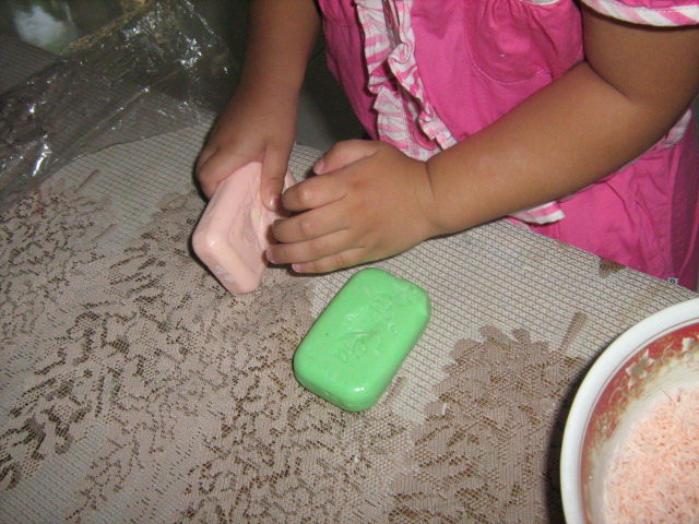 SIAPAKAN SABUN MERK APA SAJA, PILIH WARNA BUNGA