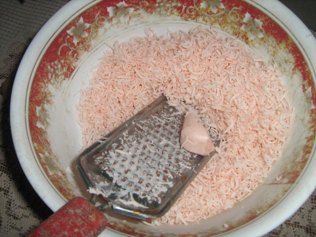 PARUT DENGAN PARUTAN KEJU, HATI-HATI JANGAN SAMPAI TERMAKAN ANAK ANAK.