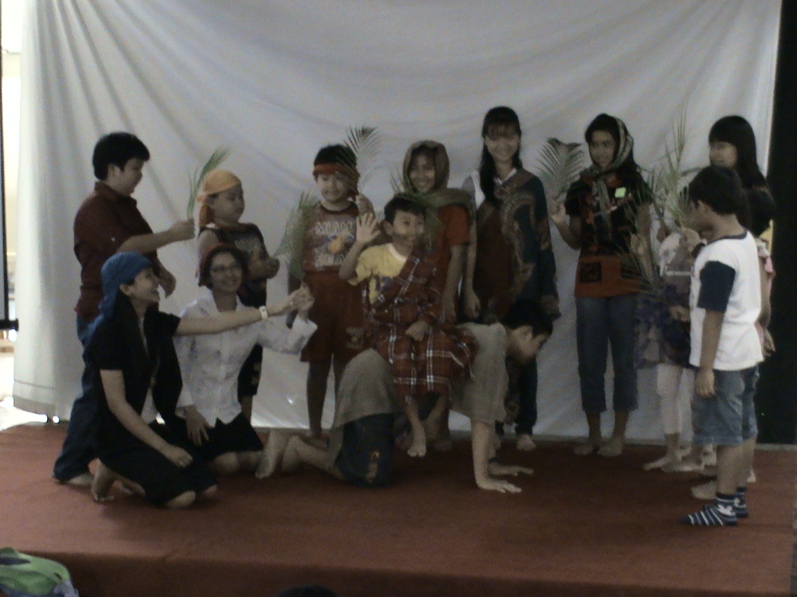 YESUS DIELU-ELUKAN DI YERUSALEM YESUS DIELU-ELUKAN DI YERUSALEM