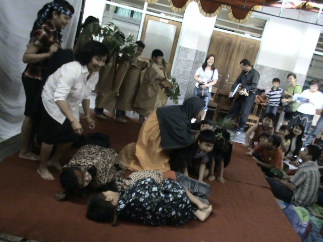 TERLIHAT PETRUS YOHANES DAN YAKOBUS TERTIDUR TERLIHAT PETRUS YOHANES DAN YAKOBUS TERTIDUR