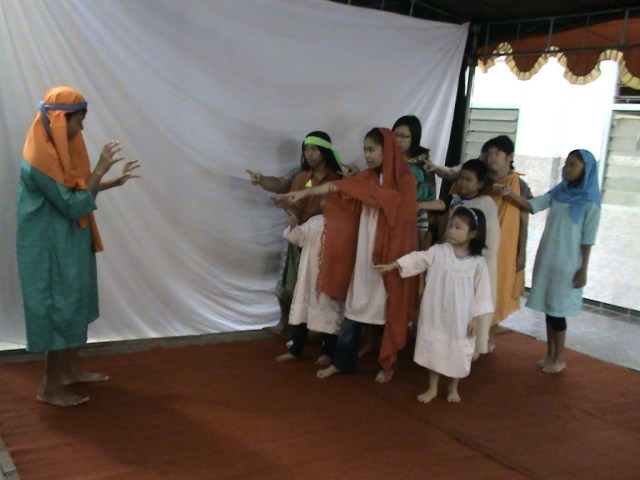 PETRUS MENYANGKAL YESUS PETRUS MENYANGKAL YESUS