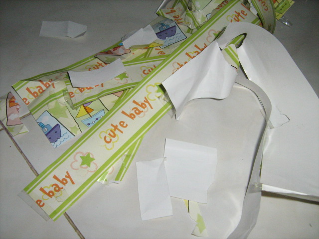 GUNTING GAMBAR DARI KERTAS KADO TERSEBUT GUNTING GAMBAR DARI KERTAS KADO TERSEBUT