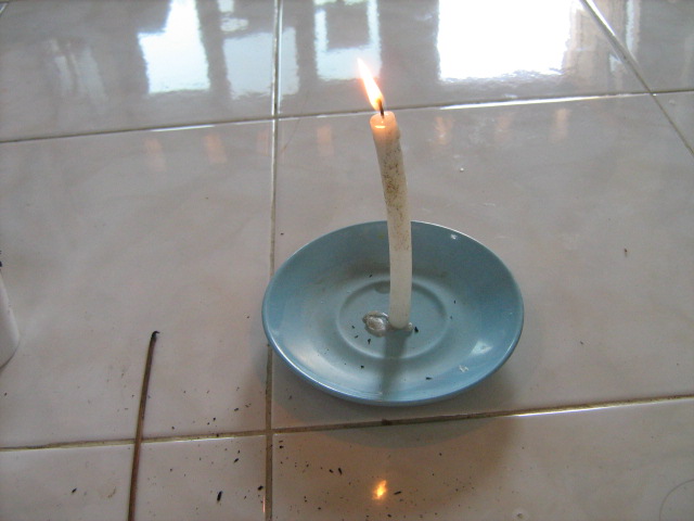 SIAPKAN LILIN DAN TUSUK SATE DARI LIDI