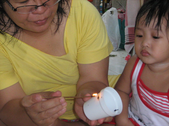 LOBANGI GELAS MENGGUNAKAN LIDI YANG BERNYALA API