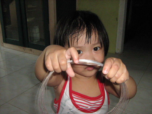 SIAPKAN SENAR BENING YANG TIDAK MUDAH PUTUS. 