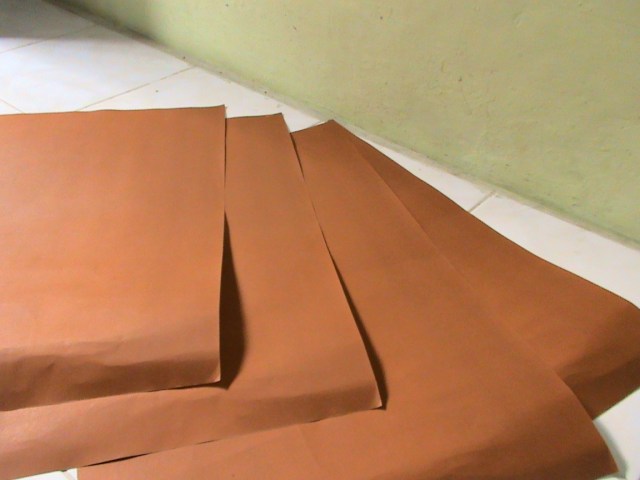 SIAPKAN 4 LEMBAR WARNA SAMA KARTON ASTURO, BERBEDA WARNA UNTUK KELOMPOK YANG BERBEDA SIAPKAN 4 LEMBAR WARNA SAMA KARTON ASTURO, BERBEDA WARNA UNTUK KELOMPOK YANG BERBEDA