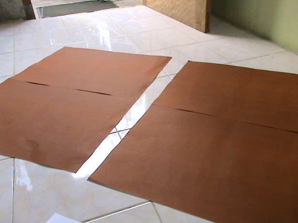 MULANYA MENGGABUNGKAN DUA KARTON, KEMUDIAN BARULAH 4 KARTON, PASTIKAN SAMBUNGAN TERLIHAT RAPI, JANGAN TERBALIK MANA YANG SAMBUNGAN ATAS ATAU BAWAH, AGAR GARIS SAMBUNGAN TERLIHAT LURUS. MULANYA MENGGABUNGKAN DUA KARTON, KEMUDIAN BARULAH 4 KARTON, PASTIKAN SAMBUNGAN TERLIHAT RAPI, JANGAN TERBALIK MANA YANG SAMBUNGAN ATAS ATAU BAWAH, AGAR GARIS SAMBUNGAN TERLIHAT LURUS.