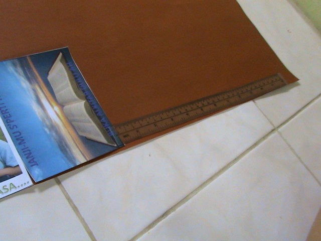 KINI UKUR MENGGUNAKAN PENGGARIS , TETAPI SARAN SAYA, JANGAN PAKAI CARA MANUAL, TETAPI CARANYA ADALAH : PANJANG KERTAS KARTON DIKURANGI JUMLAH 2 LEBAR GAMBAR POSISI BERDIRI, DAN 5 PANJANG GAMBAR POSISI TIDUR. KETEMULAH SEBUAH ANGKA KINI UKUR MENGGUNAKAN PENGGARIS , TETAPI SARAN SAYA, JANGAN PAKAI CARA MANUAL, TETAPI CARANYA ADALAH : PANJANG KERTAS KARTON DIKURANGI JUMLAH 2 LEBAR GAMBAR POSISI BERDIRI, DAN 5 PANJANG GAMBAR POSISI TIDUR. KETEMULAH SEBUAH ANGKA