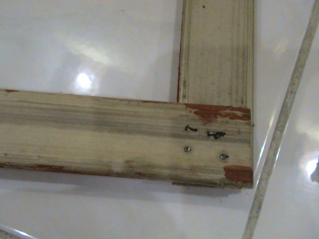 HATI-HATI DENGAN PAKU, MOHON BUAT SEAMAN MUNGKIN UNTUK ANAK-ANAK