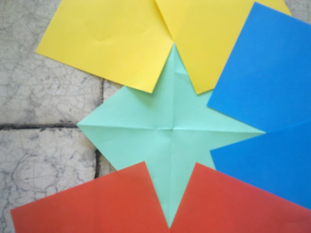 TANPA MENGELEM, ANAK-ANAK BELAJAR PRINSIP HATI-HATI, KONSENTRASI, DAN MOTORIK HALUS