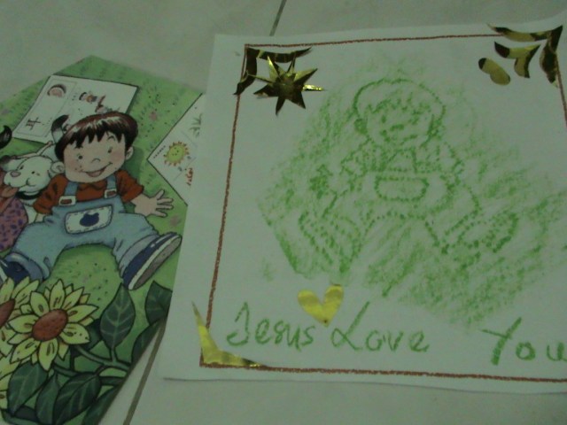 104 JIPLAK DENGAN KERTAS LAIN DAN HIAS