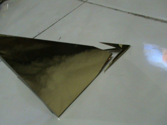 POLA POTONGAN SUDUT MENGIKUTI SUDUT ASLI KERTAS ADALAH POLA KUNCI UNTUK BENTUK BINTANG