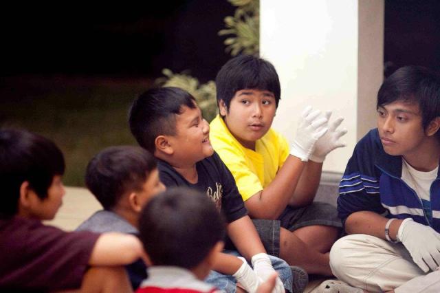 MAIN KAOS TANGAN, BEGINILAH SUASANA KELOMPOK ASUHAN KAK FION