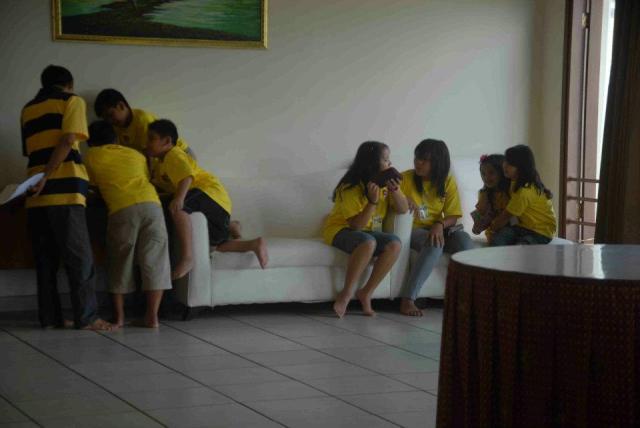 MERANCANG PERCAKAPAN WALKY TALKY