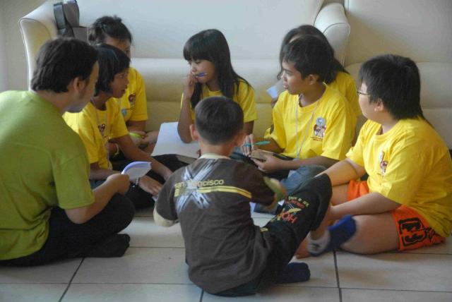 DISKUSI MEMBUAT NASKAH WAWANCARA PENYELIDIKAN TENTANG GEMPA