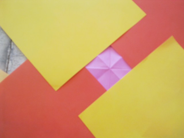 KINI BUAT TUMPUKAN KERTAS LAGI UNTUK MEMBUAT KOTAK KECIL DI TENGAH KERTAS