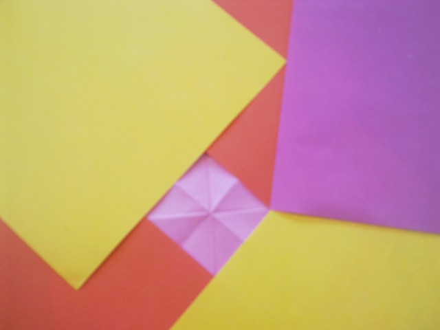 LETAKKAN KERTAS LAIN MENYUDUT SEPERTI INI