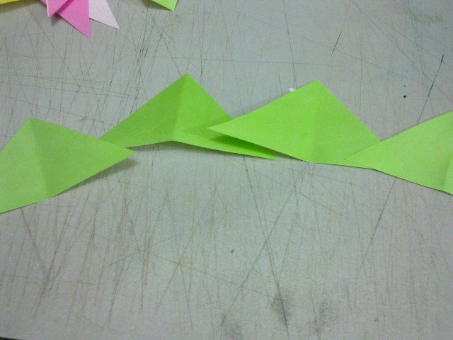 HASIL GUNTINGAN BERUPA ATAP RUMAH JEMAAT MULA MULA