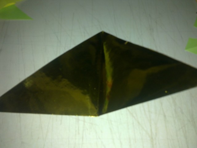 LIPAT KERTAS SEHINGGA BERBENTUK SEGITIGA SEPERTI INI LIPAT KERTAS SEHINGGA BERBENTUK SEGITIGA SEPERTI INI