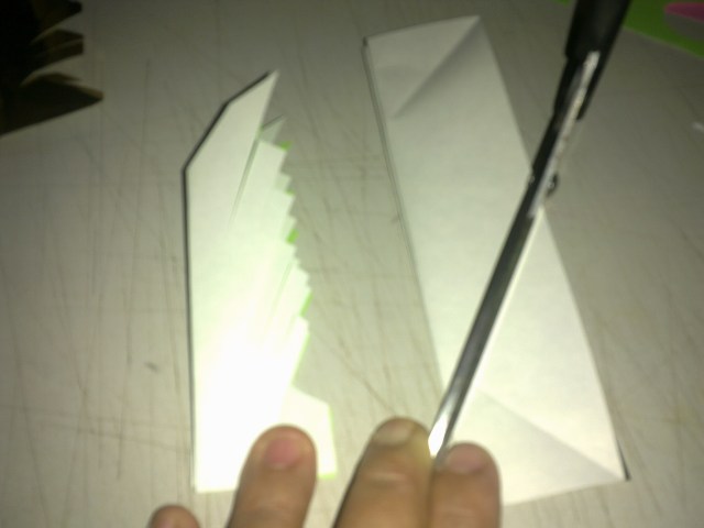 SAYA MENARUH GUNTING SAYA DENGAN ARAH YANG KITA BUTUHKAN UNTUK MENGGAMBAR GUNTINGAN BULUH INI SAYA MENARUH GUNTING SAYA DENGAN ARAH YANG KITA BUTUHKAN UNTUK MENGGAMBAR GUNTINGAN BULUH INI