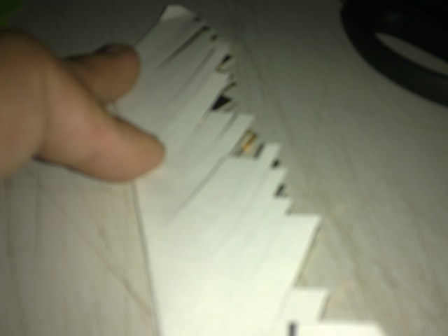 KINI GUNTING DENGAN PANJANG PENDEK YANG BERBEDA-BEDA KINI GUNTING DENGAN PANJANG PENDEK YANG BERBEDA-BEDA