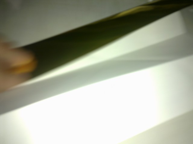 BUKA KEMBALI KERTAS YANG SUDAH DILIPAT TADI DAN IKUTI LIPATAN DI FOTO INI